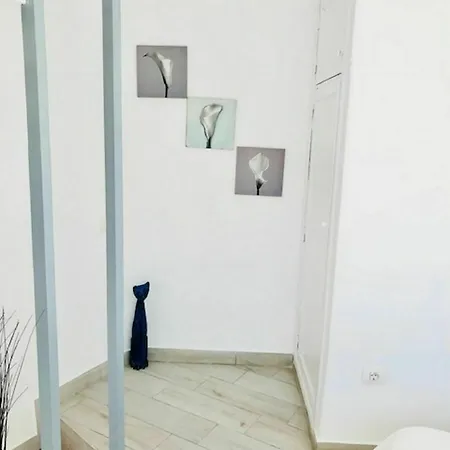 White Triplex Appartement *