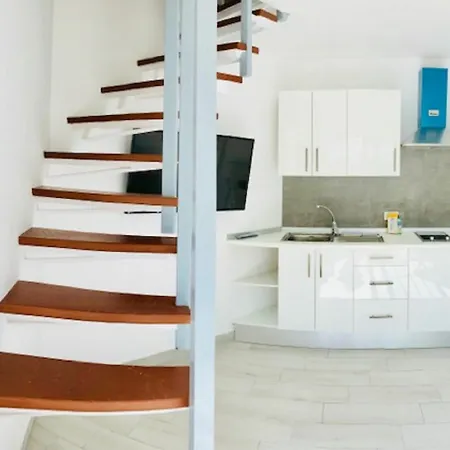 White Triplex